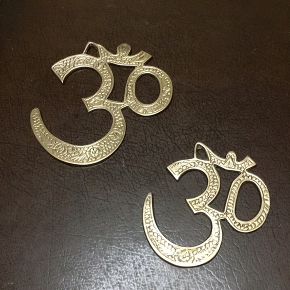 Set 2 Metal Om wall hanging 4” tall and 3 1/2” - Picture 1 of 6